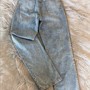 H&M Divided Light Blue Denim Jeans with Contrast Stitching